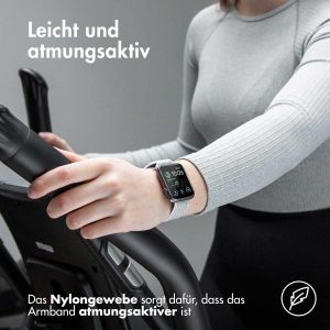 iMoshion Elastische Nylonarmband für das Apple Watch Series 1-9 / SE / Ultra (2) - 42/44/45/49 mm - Hellgrau