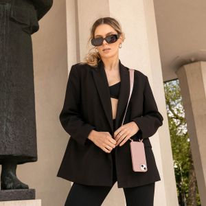 Selencia Silikonhülle mit abnehmbarem Band für das iPhone 15 Pro Max - Sand Pink
