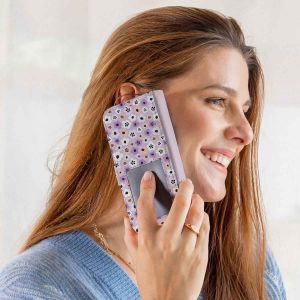 iMoshion ﻿Design Klapphülle für das Samsung Galaxy S22 - Purple Flowers