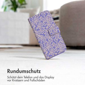 iMoshion ﻿Design Klapphülle für das Samsung Galaxy S23 - Purple White Flowers