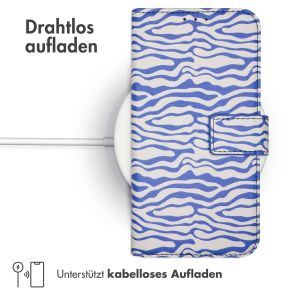 iMoshion ﻿Design Klapphülle für das Samsung Galaxy S10e - White Blue Stripes