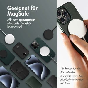 Accezz 2-in-1 Klapphülle aus Leder mit MagSafe für das iPhone 15 Pro Max - Cedar Green
