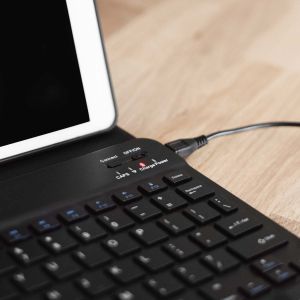 Accezz QWERTY Bluetooth Keyboard Klapphülle für das Samsung Galaxy Tab S9 FE Plus 12.4 Zoll