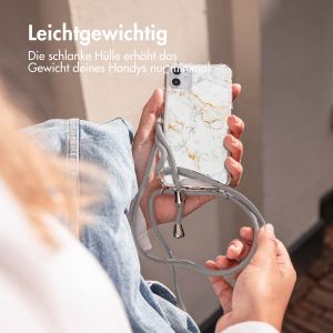 iMoshion Design Hülle mit Band für das iPhone SE (2022 / 2020) / 8 / 7 - White Marble