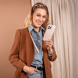 Selencia Aina ﻿Hülle aus Schlangenleder mit Band für das Samsung Galaxy S22 Plus - Weiß