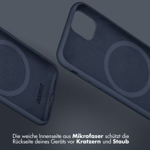 Accezz Liquid Silikoncase mit MagSafe für das iPhone 15 - Dunkelblau