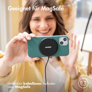 Accezz Liquid Silikoncase mit MagSafe für das iPhone 13 Mini - Grün