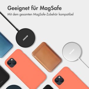 Accezz Liquid Silikoncase mit MagSafe für das iPhone 15 - Nectarine