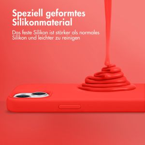 Accezz Liquid Silikoncase mit MagSafe für das iPhone 15 - Rot