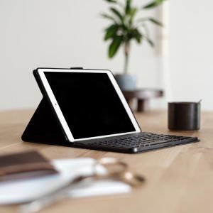 Accezz QWERTZ ﻿Bluetooth Keyboard Klapphülle für das Samsung Galaxy Tab A9 Plus