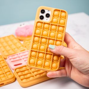iMoshion Pop It Fidget Toy - Pop It Hülle iPhone 12 (Pro) - Gold