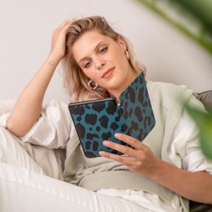 iMoshion Design Slim Hard Case Sleepcover für das Amazon Kindle 10 - Green Leopard