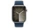 Apple Armband mit Magnetverschluss FineWoven für die Apple Watch Series 1-9 / SE / Ultra (2) - 42/44/45/49 mm - Größe S/M - Baltic Blue