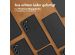 Accezz Premium Leather Slim Klapphülle für das Samsung Galaxy S22 - Schwarz