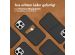 Accezz Premium Leather Card Slot Back Cover für das iPhone 13 Pro Max - Schwarz