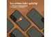 Accezz Premium Leather Card Slot Back Cover für das Samsung Galaxy S22 - Grün