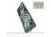 Selencia Zarya Fashion-Backcover mit zuverlässigem Schutz für das Samsung Galaxy S22 - Green Jungle Leaves