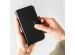 Accezz 2-in-1 Klapphülle aus Leder mit MagSafe für das Samsung Galaxy S23 FE - Onyx Black