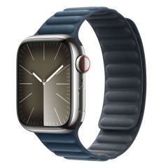 Apple Armband mit Magnetverschluss FineWoven für die Apple Watch Series 1-9 / SE - 38/40/41 mm - Größe S/M - Pacific Blue