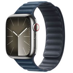 Apple Armband mit Magnetverschluss FineWoven für die Apple Watch Series 1-9 / SE - 38/40/41 mm - Größe M/L - Pacific Blue