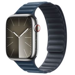 Apple Armband mit Magnetverschluss FineWoven für die Apple Watch Series 1-9 / SE / Ultra (2) - 42/44/45/49 mm - Größe M/L - Baltic Blue