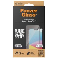 PanzerGlass Ultra-Wide Fit Antibakterieller Displayschutz mit Applikator für das iPhone 15