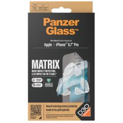 PanzerGlass ﻿Ultra Wide Fit Recycelter Antibakterieller Screen Protector Matrix inkl. Applikator für das iPhone 15 Pro Max