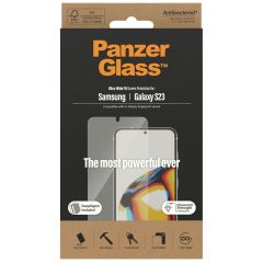 PanzerGlass Ultra-Wide Fit Antibakterieller Displayschutz mit Applikator für das Samsung Galaxy S23 - Schwarz