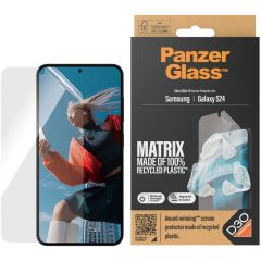 PanzerGlass ﻿Ultra Wide Fit Recycelter Antibakterieller Screen Protector Matrix inkl. Applikator für das Samsung Galaxy S24