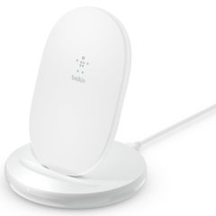 Belkin ﻿Boost↑Charge™ Kabelloser Ladeständer (15 W) mit Quick Charge 3.0 Wandladegerät (24 W) - Weiß