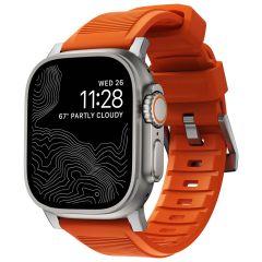 Nomad Robustes Armband FKM für die Apple Watch Series 1-9 / SE / Ultra (2) – 42/44/45/49 mm – Silber/Orange