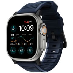 Nomad Robustes Armband FKM für die Apple Watch Series 1-9 / SE / Ultra (2) – 42/44/45/49 mm – Schwarz/Blau