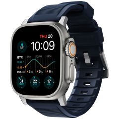 Nomad Robustes Armband FKM für die Apple Watch Series 1-9 / SE / Ultra (2) – 42/44/45/49 mm – Silber/Blau