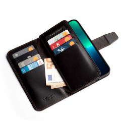 Wachikopa Multi Wallet Bookcase für das iPhone 13 Pro - Dark Brown