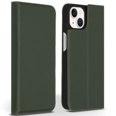 Accezz Premium Leather Slim Klapphülle für das iPhone 13 - Grün
