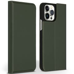 Accezz Premium Leather Slim Klapphülle für das iPhone 13 Pro Max - Grün