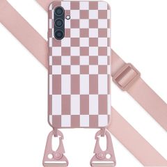 Selencia Silikonhülle design mit abnehmbarem Band für das Samsung Galaxy A34 (5G) - Irregular Check Sand Pink