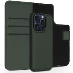 Accezz Premium Leather 2 in 1 Wallet Bookcase für das iPhone 15 Pro - Grün