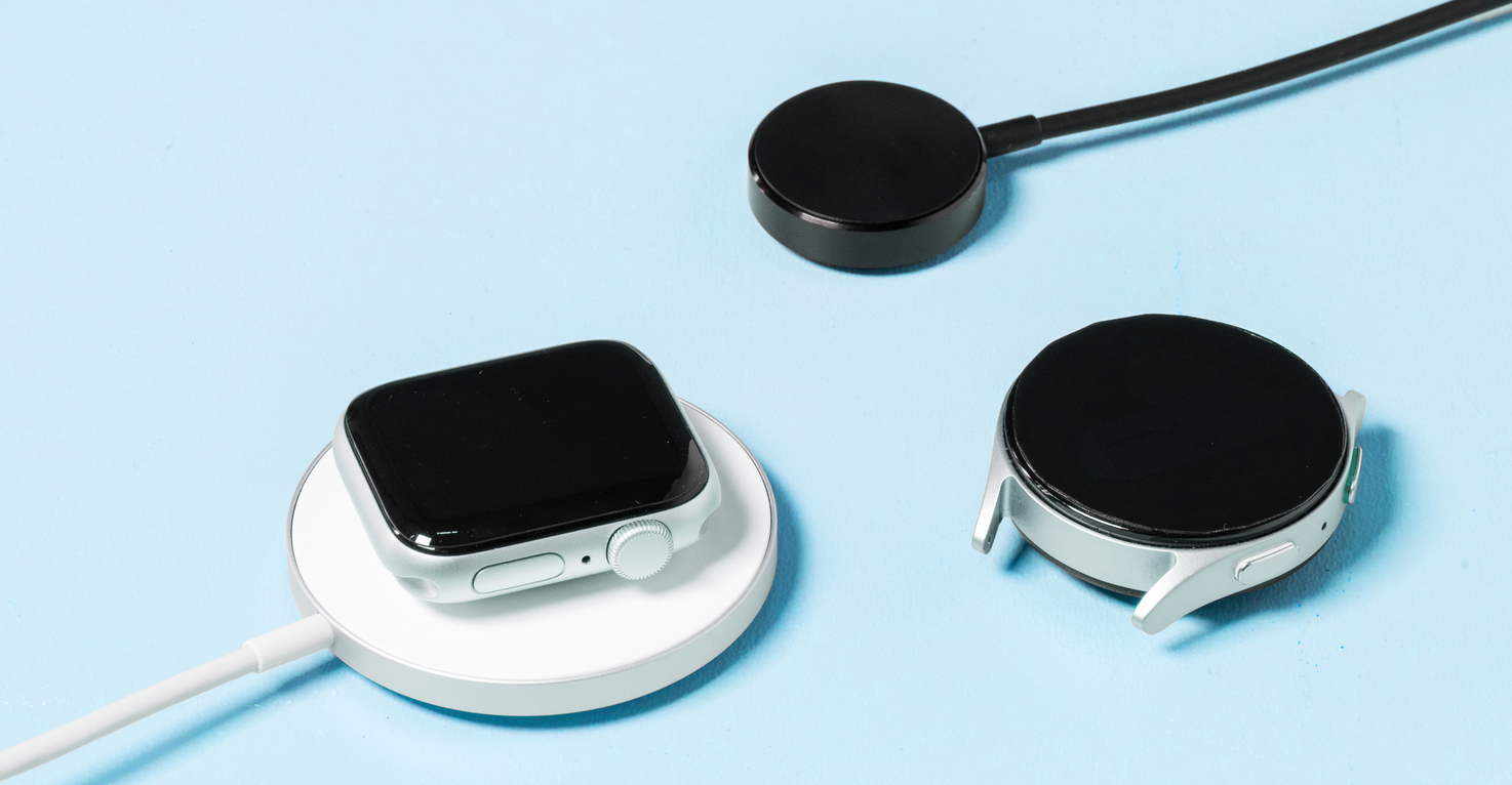 Wie kann ich meine Smartwatch aufladen?