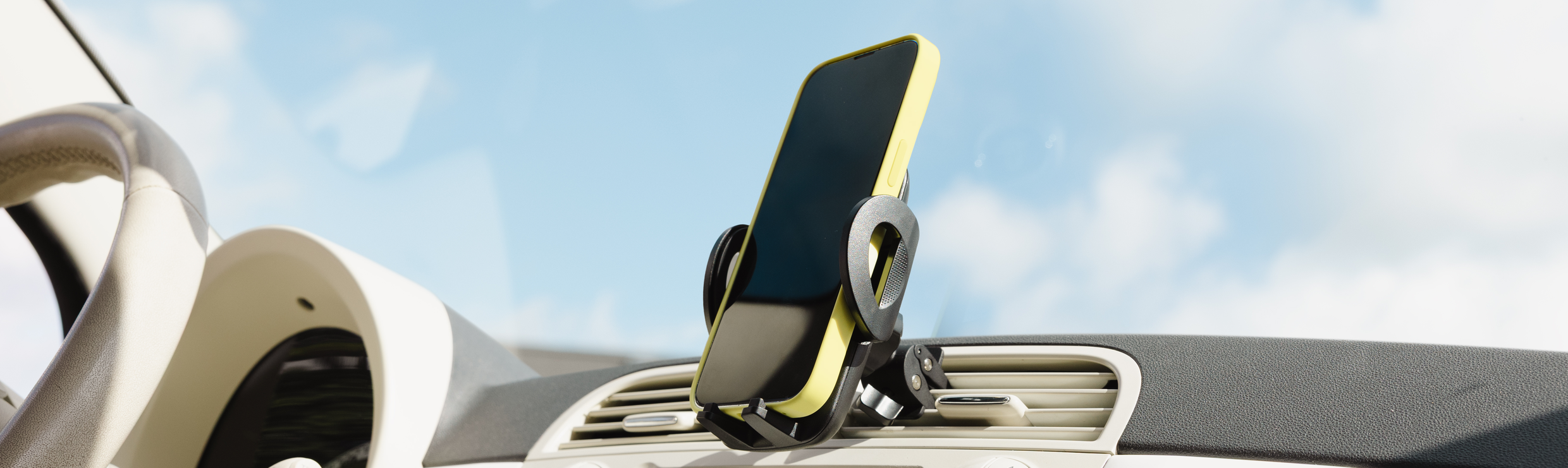 Der imoshion Carbon Handyhalter für den Lüftungsschlitz.