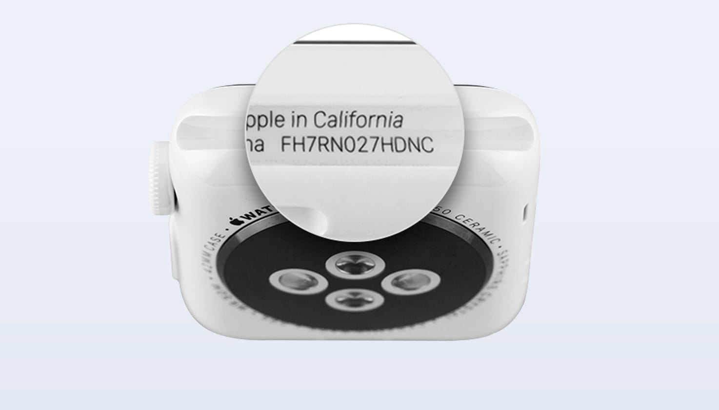 Deutliches Foto einer Apple Watch, auf dem zu sehen ist, wo du die Seriennummer auf dem Gehäuse findest.