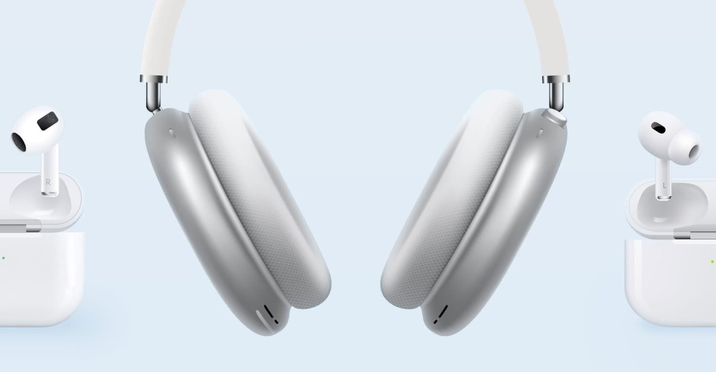 Die Apple AirPods Max in der Mitte, mit den Apple AirPods 3 auf beiden Seiten.