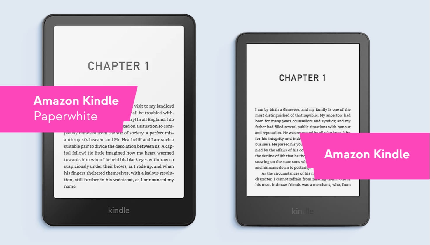 Ein Amazon Kindle und ein Amazon Kindle Paperwhite nebeneinander auf einem blauen Hintergrund.