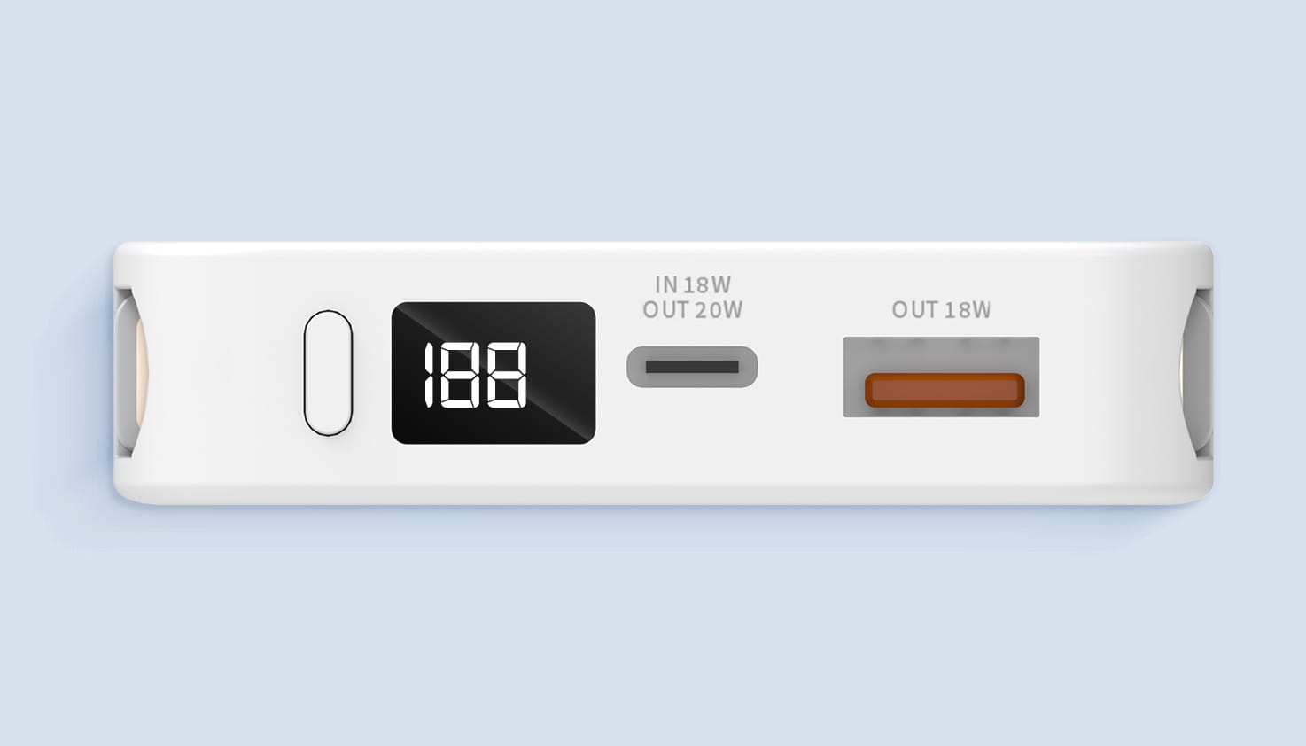 Eine Seitenansicht einer weißen Powerbank vor hellblauem Hintergrund. Die Anschlüsse sind sichtbar, ebenso wie der Ein-/Aus-Schalter und das LED-Display, auf dem der Code „188“ steht.