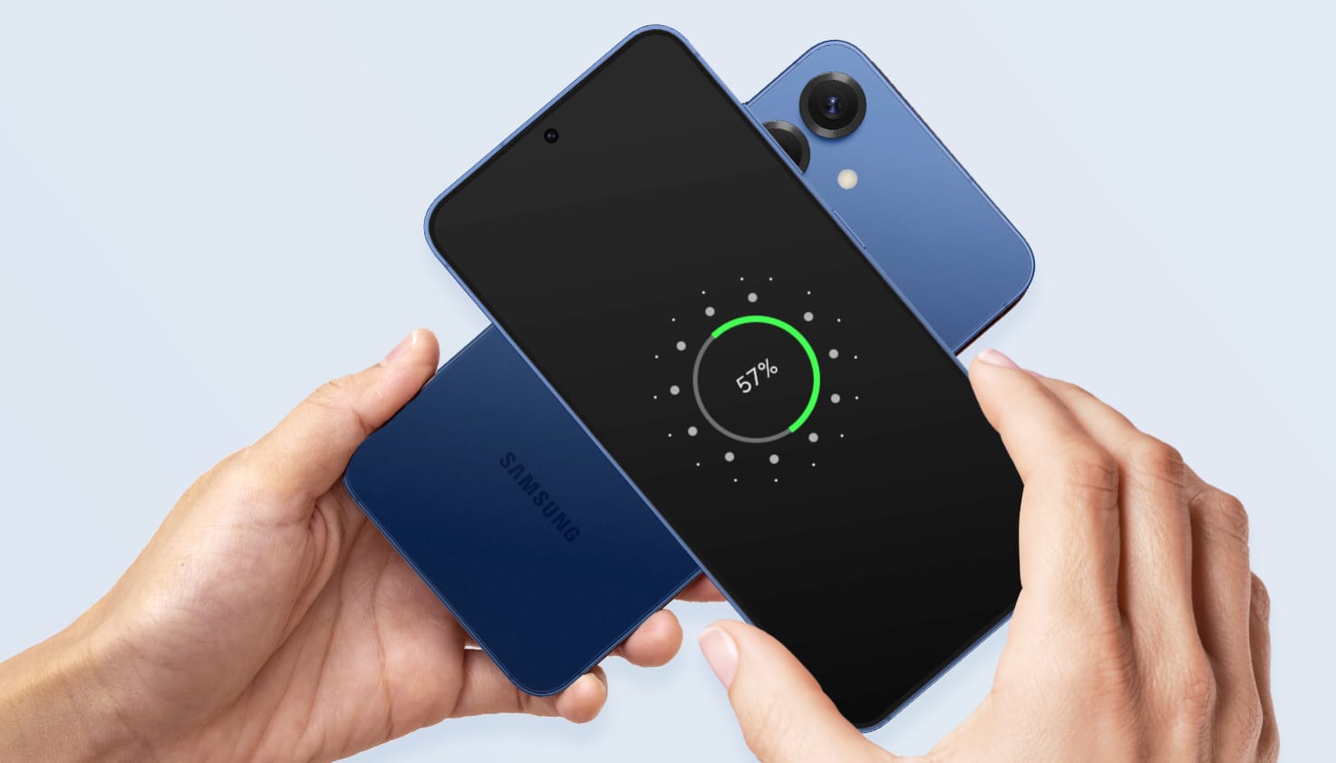 Twee Samsung telefoons maken gebruik van Wireless PowerShare.