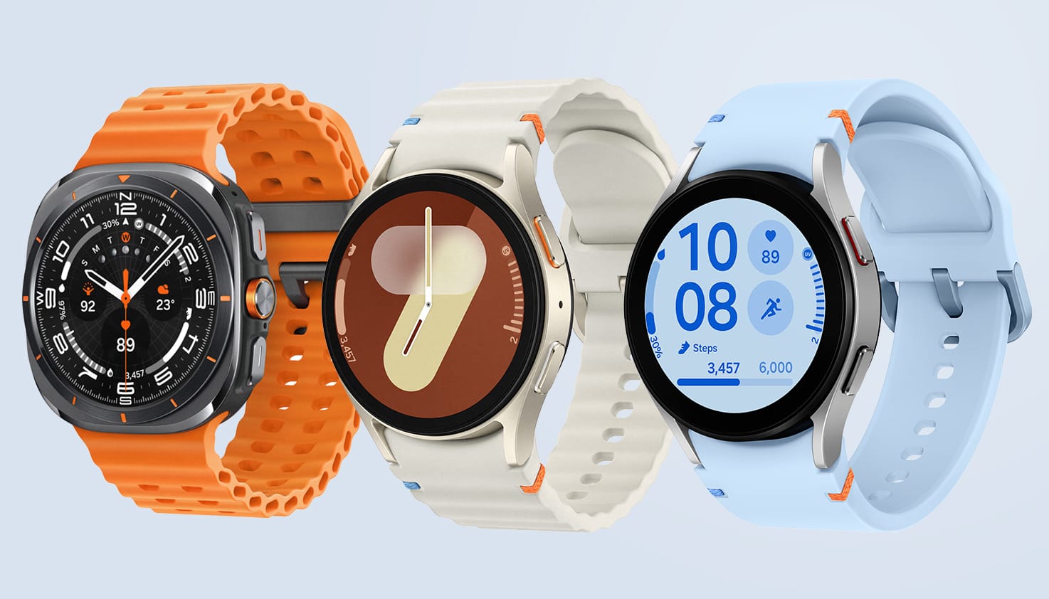 Drei verschiedene Samsung Galaxy Watches nebeneinander.